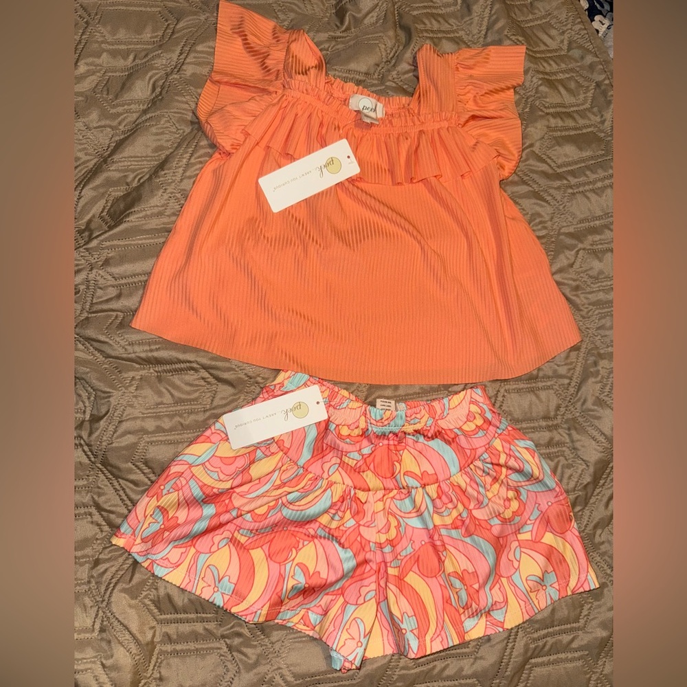“Peek..aren’t you curious” size 4/5 girl NWT , shirt and short set